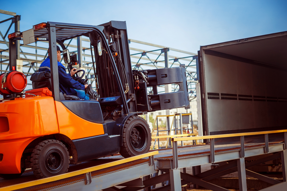 Skid Steer vs Forklift Which is the Better Materials Handling Machine? iseekplant